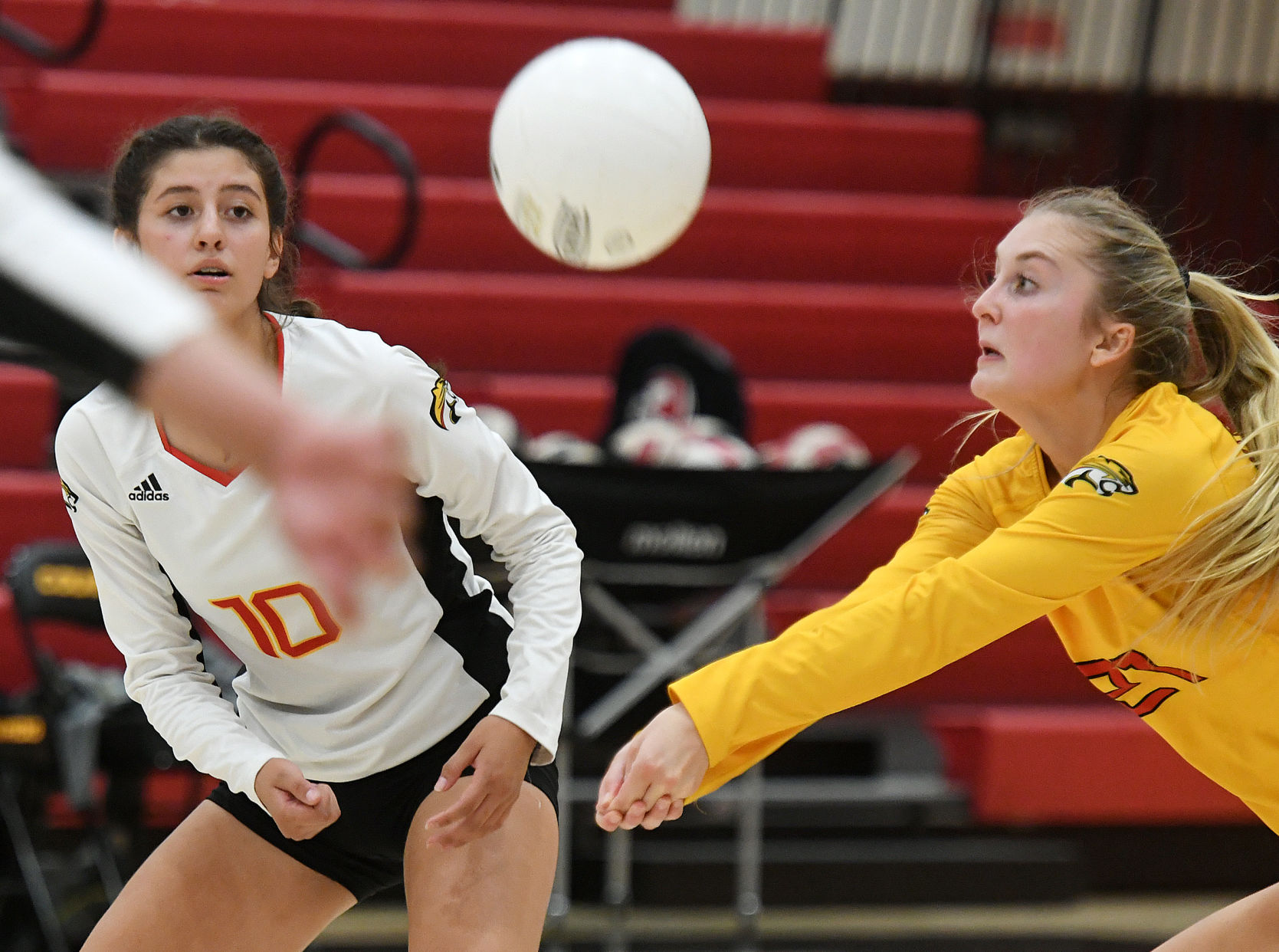 090419-s-volleyball 27.JPG